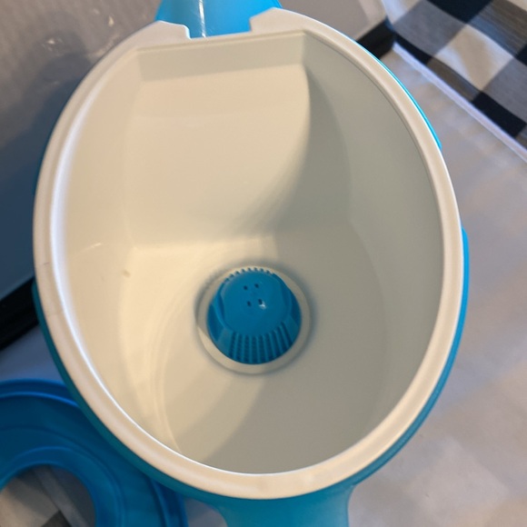 Tupperware Blue Pitcher gallons impressions - Picture 5 of 7